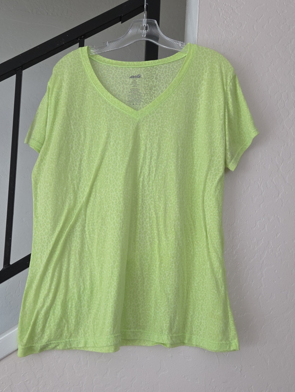 Avia Neon Yellow Leopard V-Neck Short Sleeve Tee Size XXL